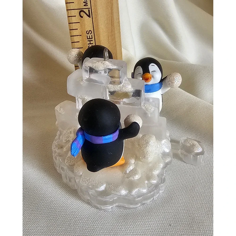 VTG Hallmark Penguin Snowball Fight Ornament 2.25in Multi 2005 Keepsake
